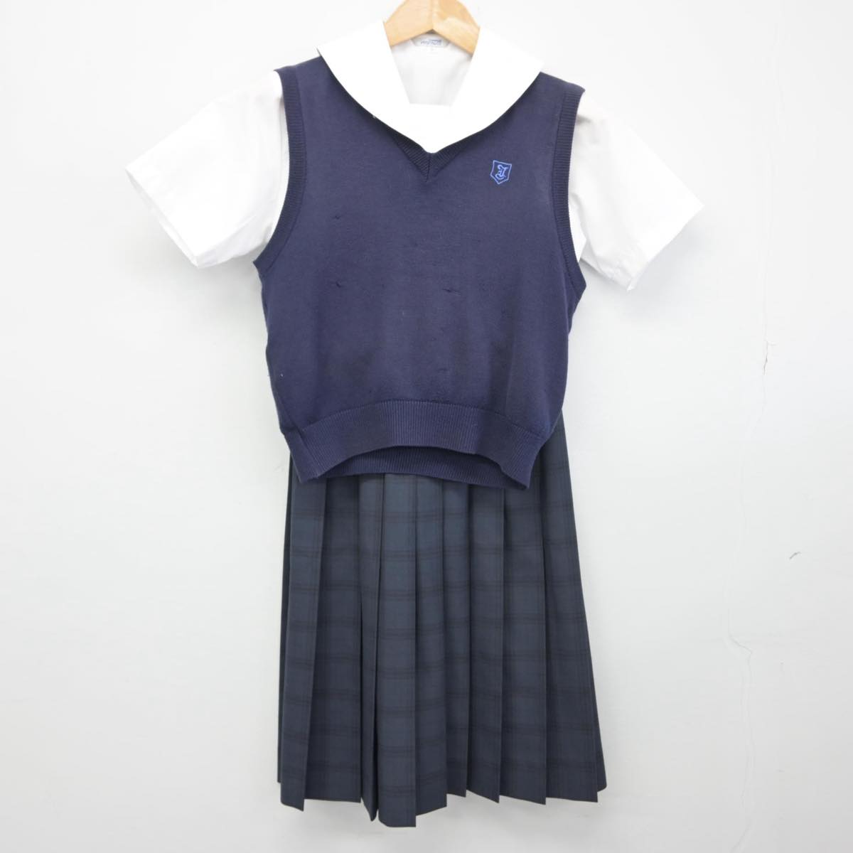 【中古】茨城県 茨城中学校 女子制服 3点（シャツ・ニットベスト・スカート）sf030039