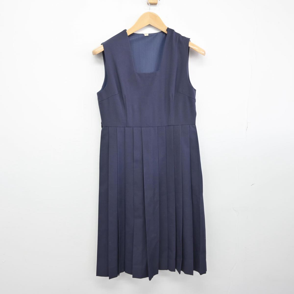 【中古】鹿児島県 鹿児島市立城西中学校 女子制服 3点（セーラー服・ジャンパースカート）sf030083