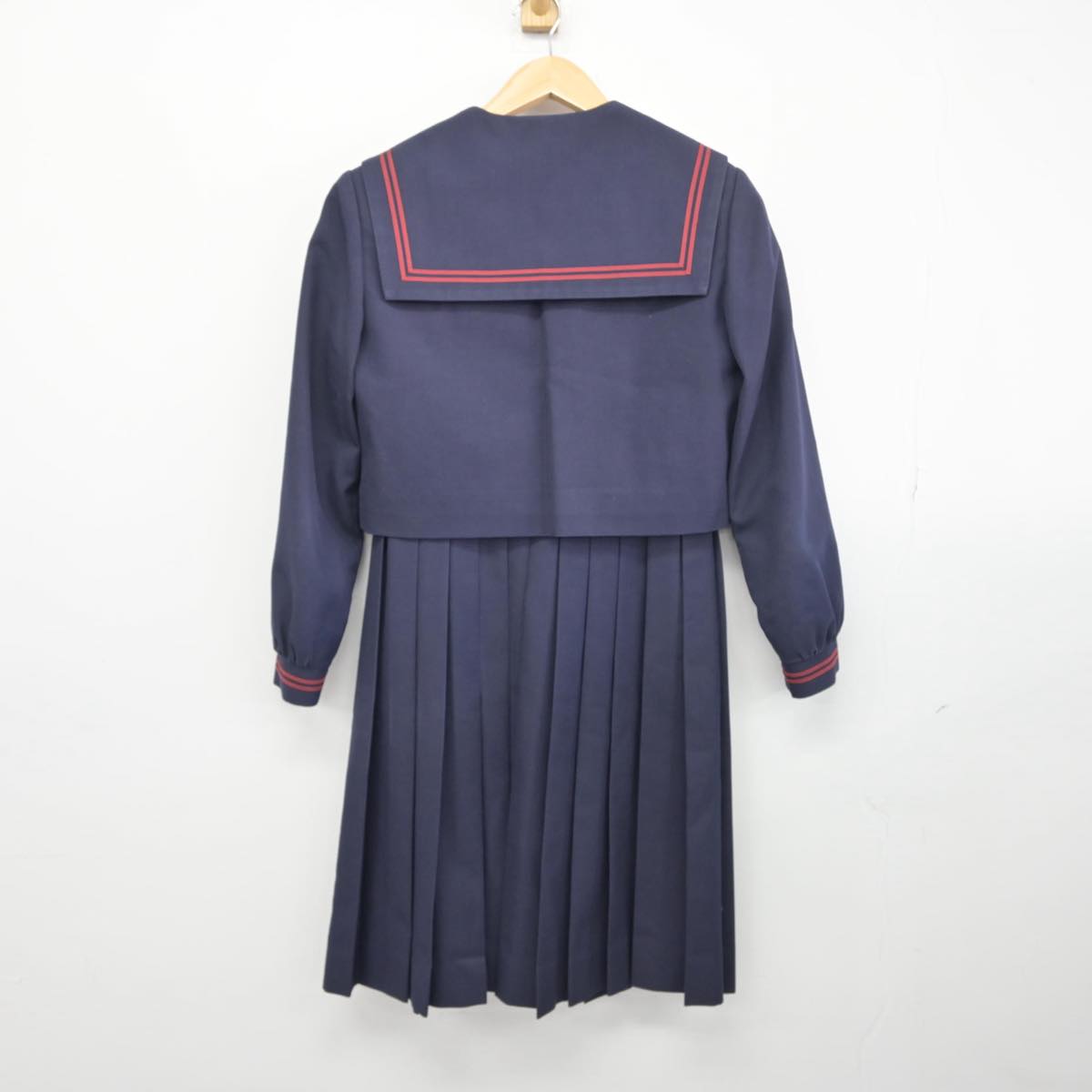 【中古】鹿児島県 鹿児島市立城西中学校 女子制服 2点（セーラー服・ジャンパースカート）sf030085