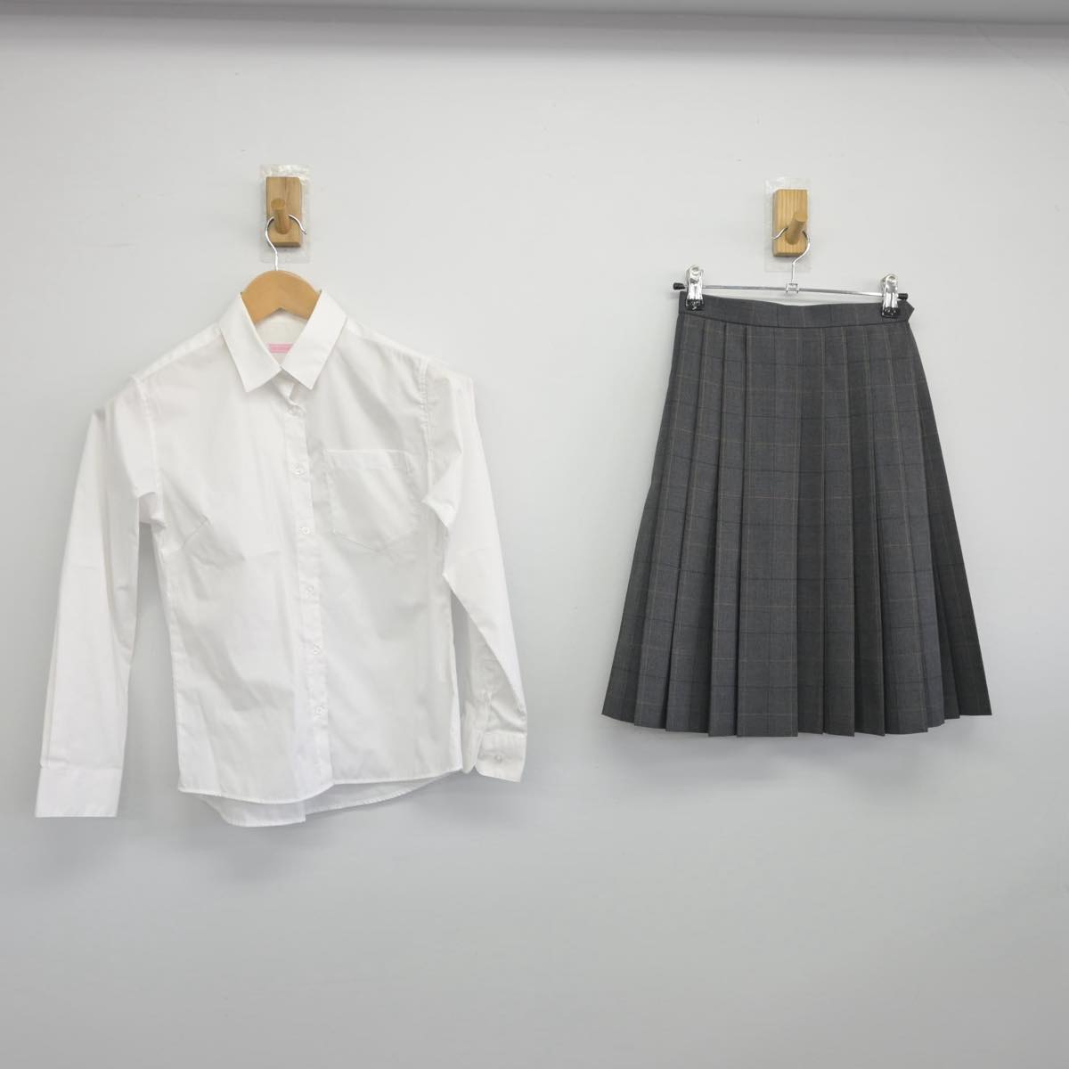 【中古】東京都 清瀬第三中学校 女子制服 2点（シャツ・スカート）sf030086