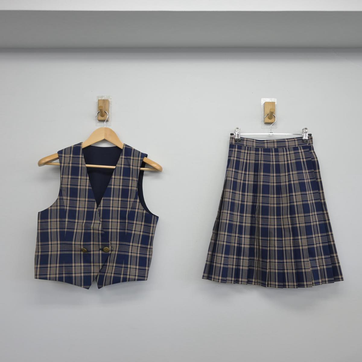 【中古】埼玉県 山村学園高等学校 女子制服 2点（ベスト・スカート）sf030103