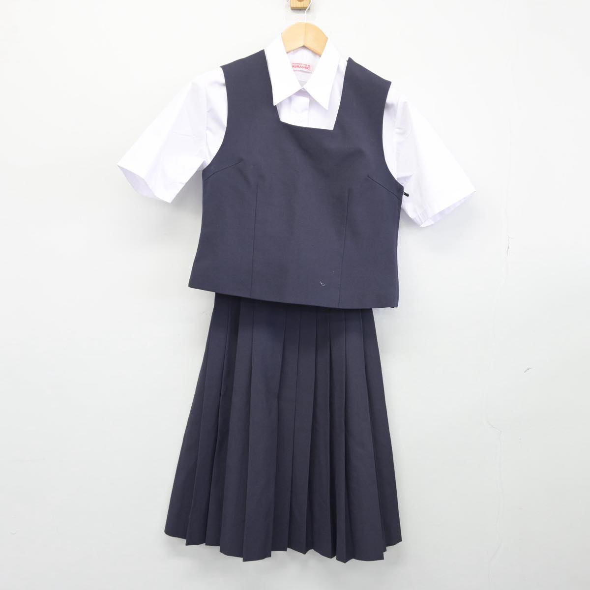 【中古】神奈川県 湘洋中学校 女子制服 4点（ベスト・シャツ・スカート）sf030131