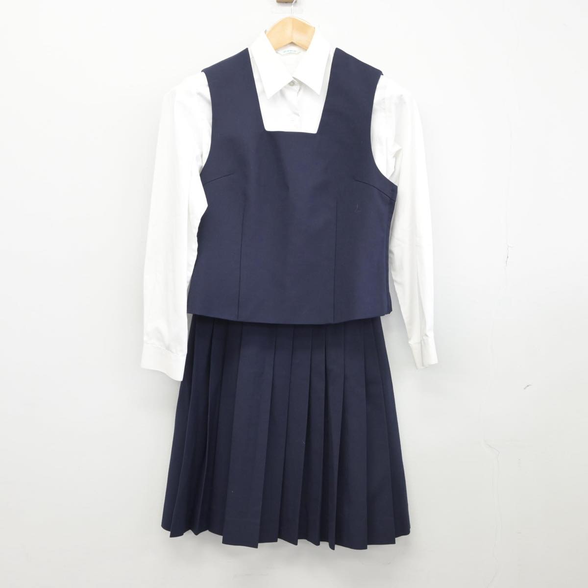 【中古】神奈川県 湘洋中学校 女子制服 4点（ブレザー・ベスト・シャツ・スカート）sf030132