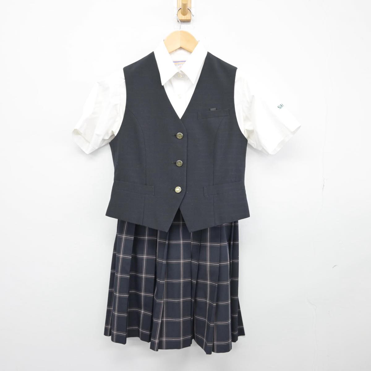 【中古】埼玉県 栄東高等学校 女子制服 3点（ベスト・シャツ・スカート）sf030152