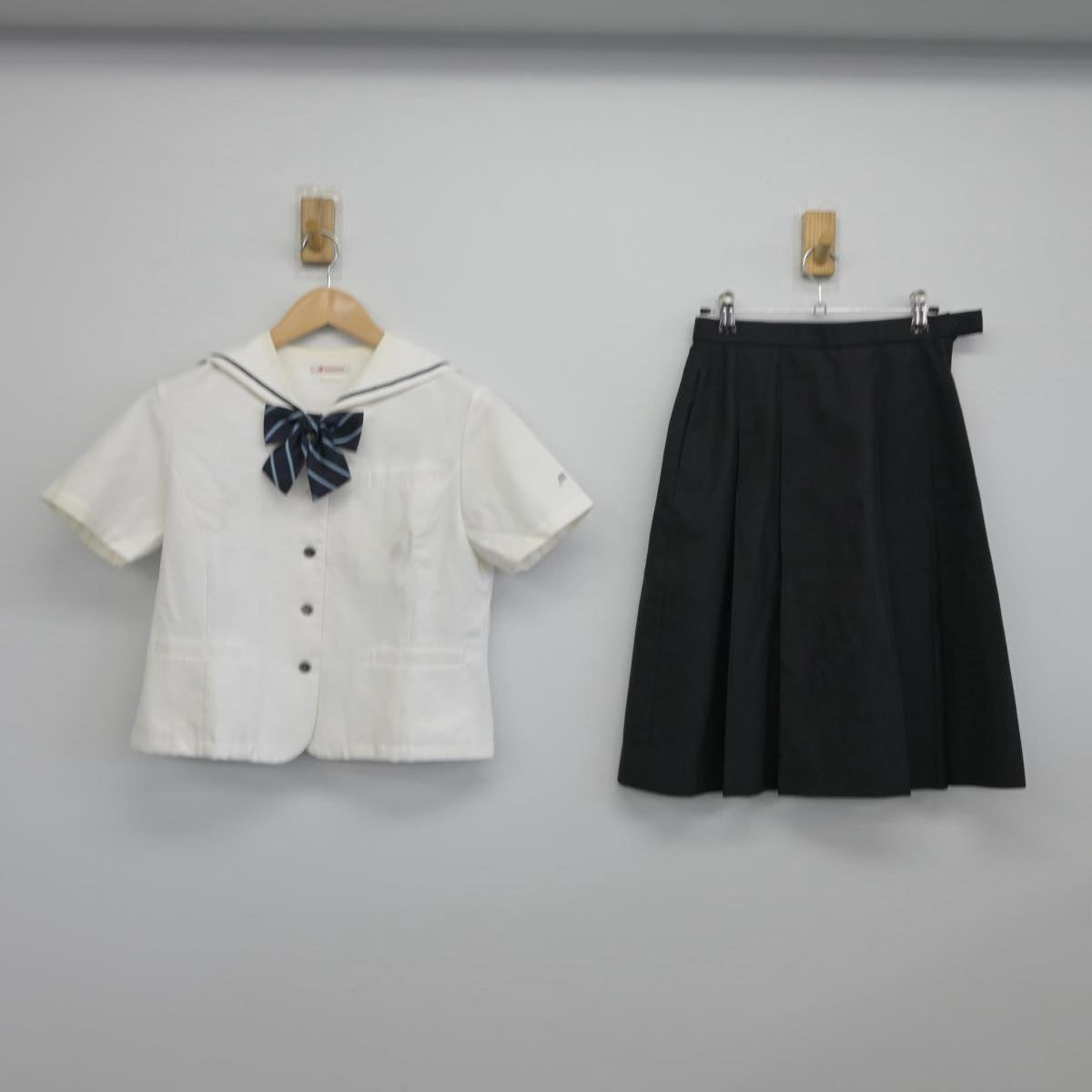 【中古】大分県 明豊中学校 女子制服 3点（セーラー服・スカート）sf030253