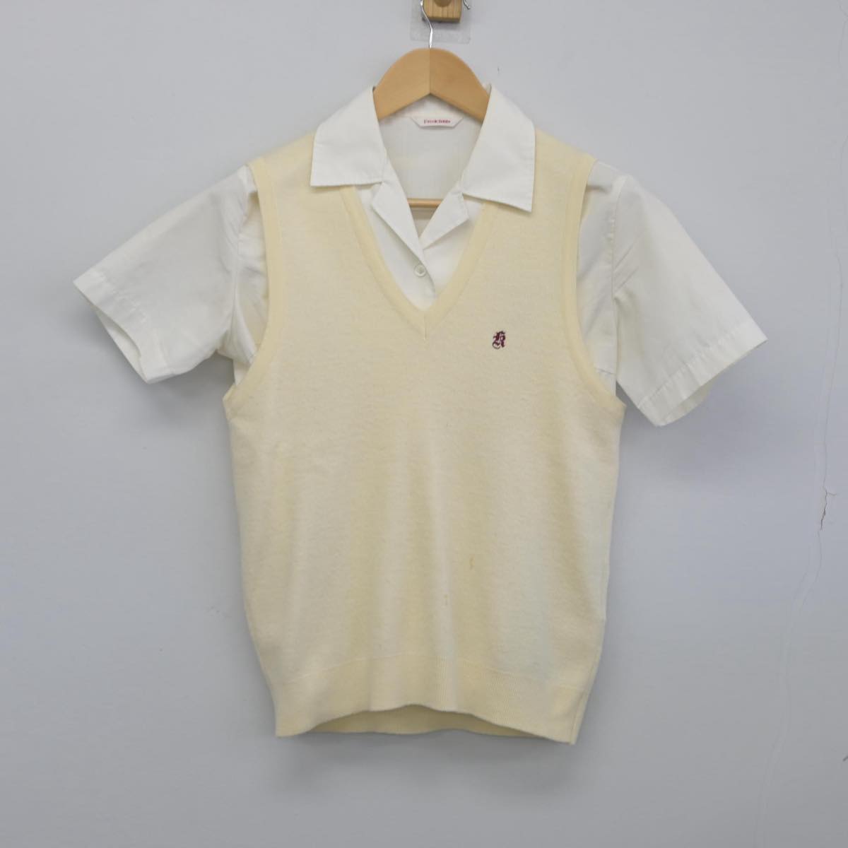 【中古】愛知県 向陽高等学校 女子制服 2点（シャツ・ニットベスト）sf030265