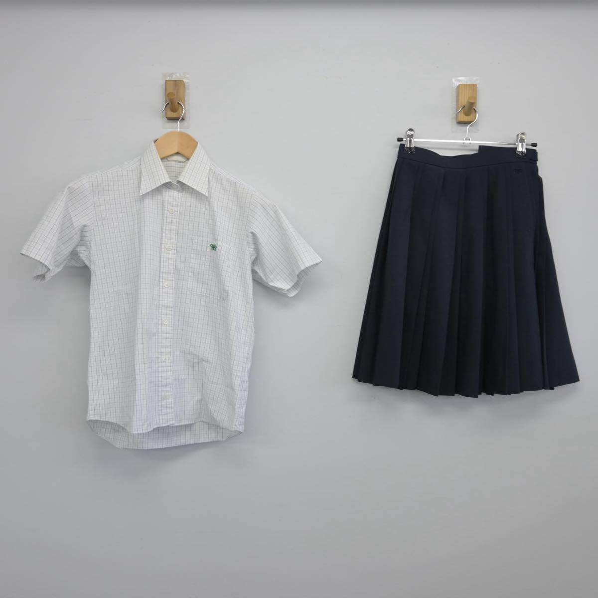 【中古】大阪府 初芝富田林高等学校 女子制服 2点（シャツ・スカート）sf030272