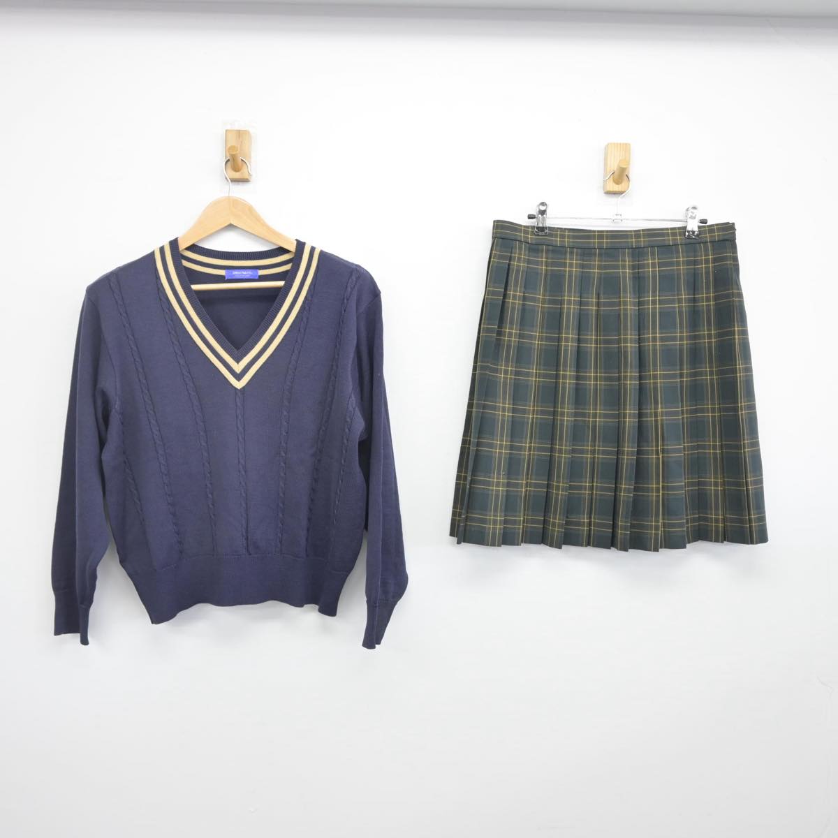 【中古】岡山県 玉野高等学校 女子制服 2点（ニット・スカート）sf030300