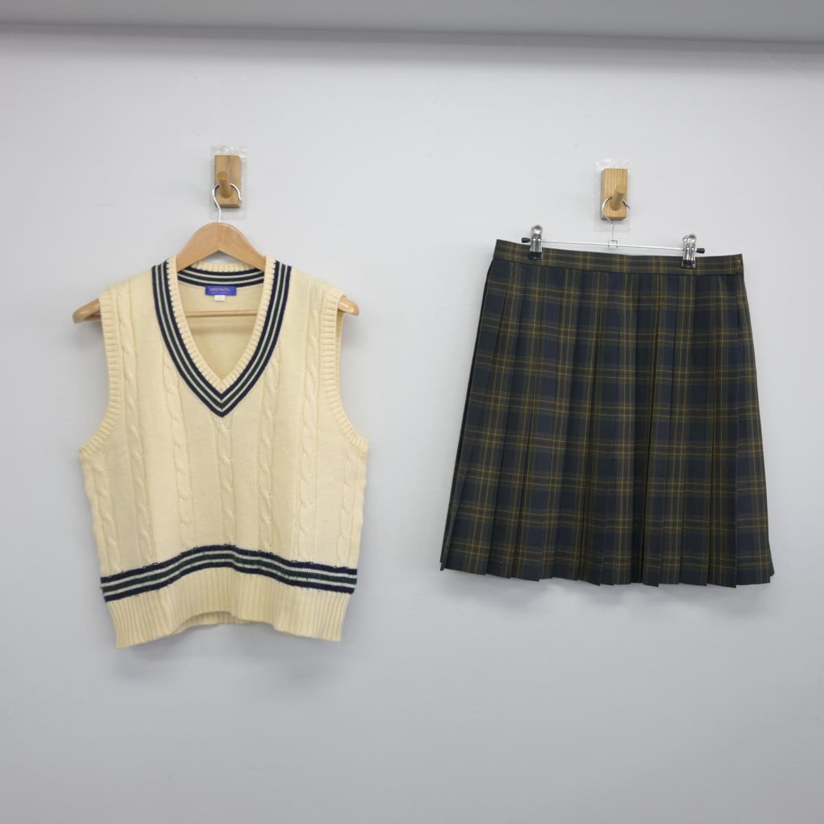 【中古】岡山県 玉野高等学校 女子制服 2点（ニットベスト・スカート）sf030301