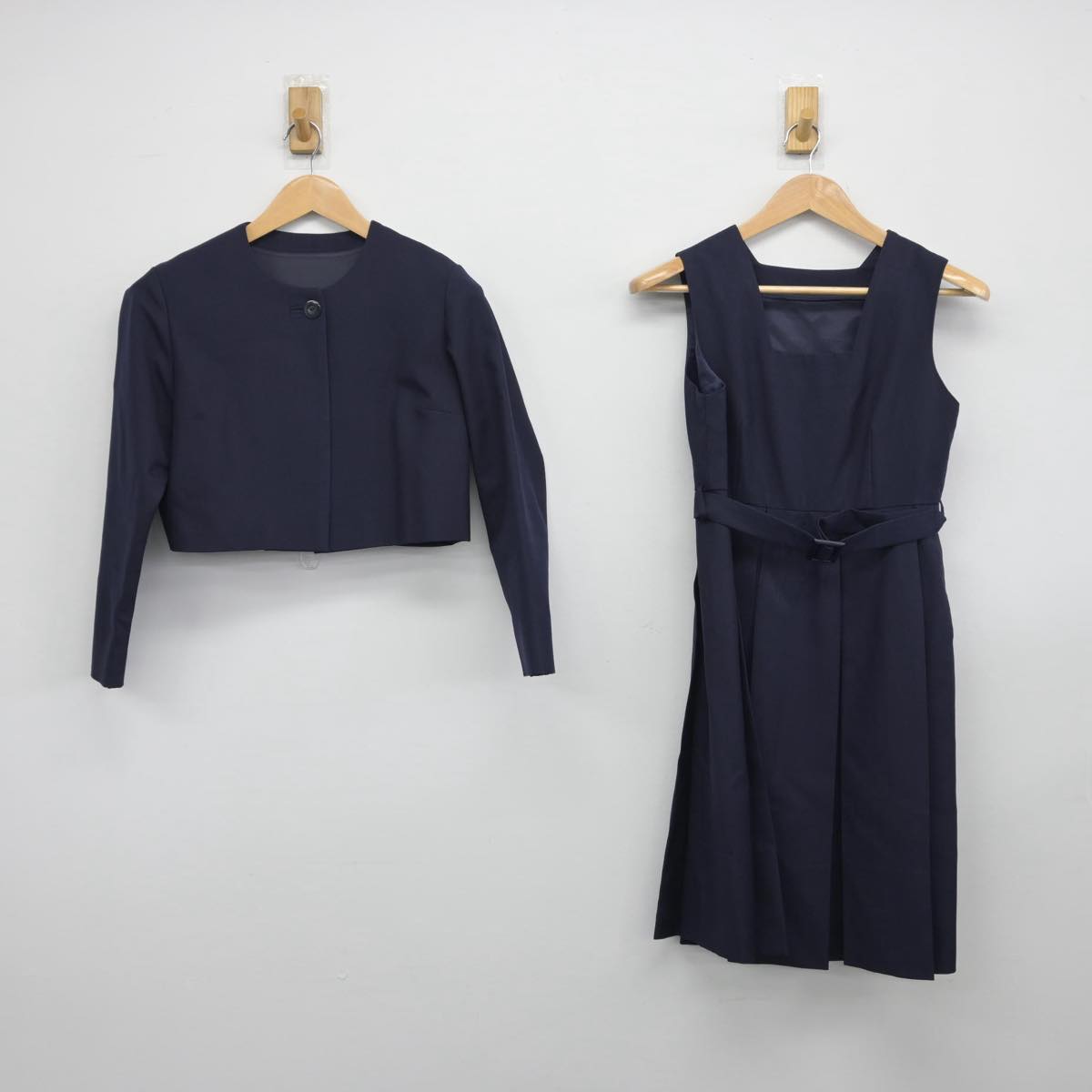 【中古】長崎県 純心女子高等学校 女子制服 2点（ブレザー・ジャンパースカート）sf030313