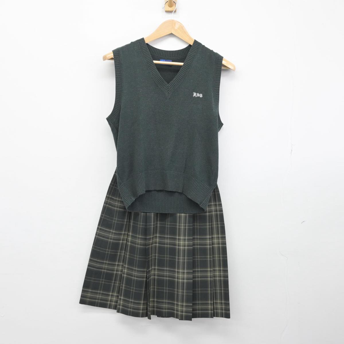 【中古】埼玉県 越谷総合技術高等学校 女子制服 2点（ニットベスト・スカート）sf030327