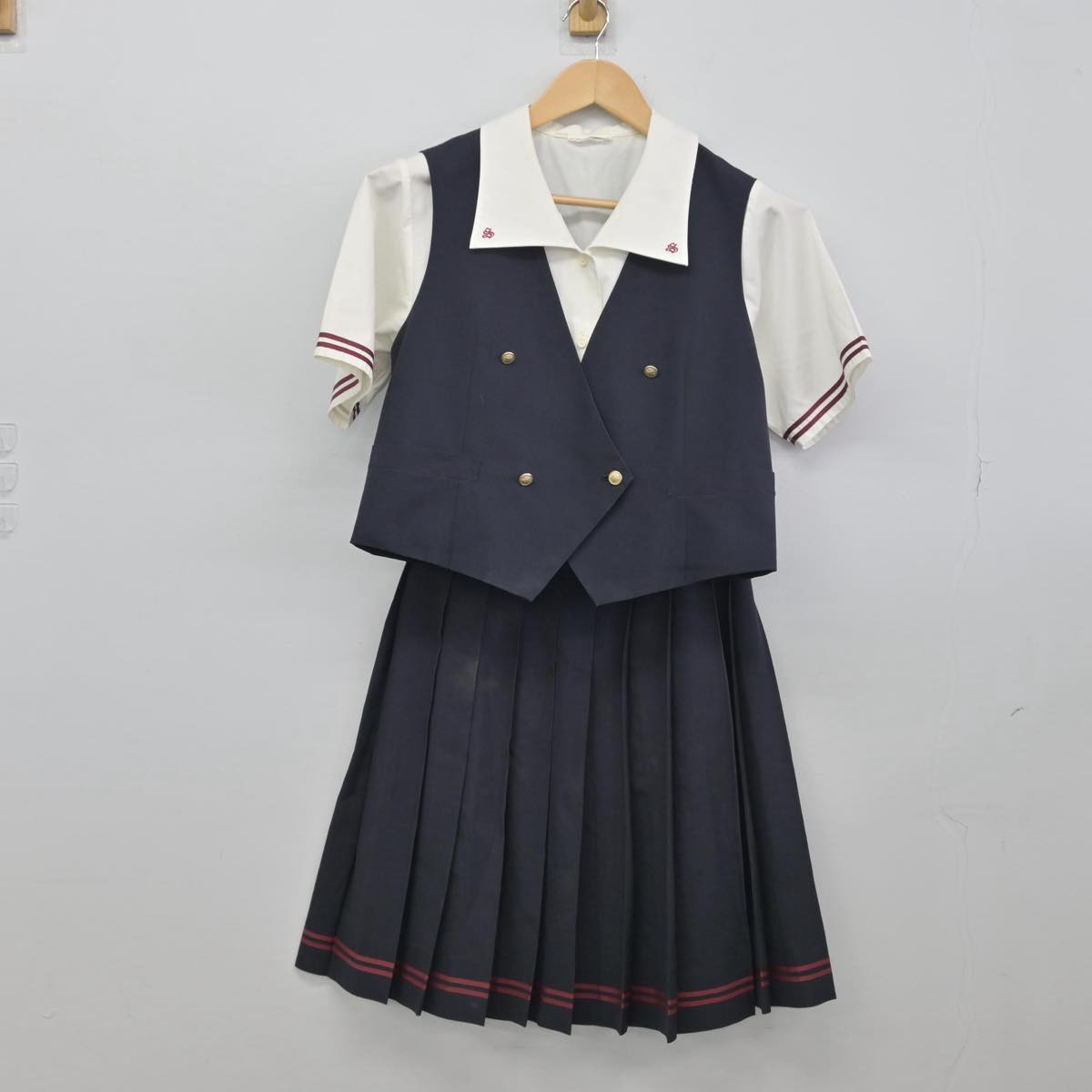 【中古】山形県 寒河江高等学校 女子制服 3点（ベスト・シャツ・スカート）sf030329