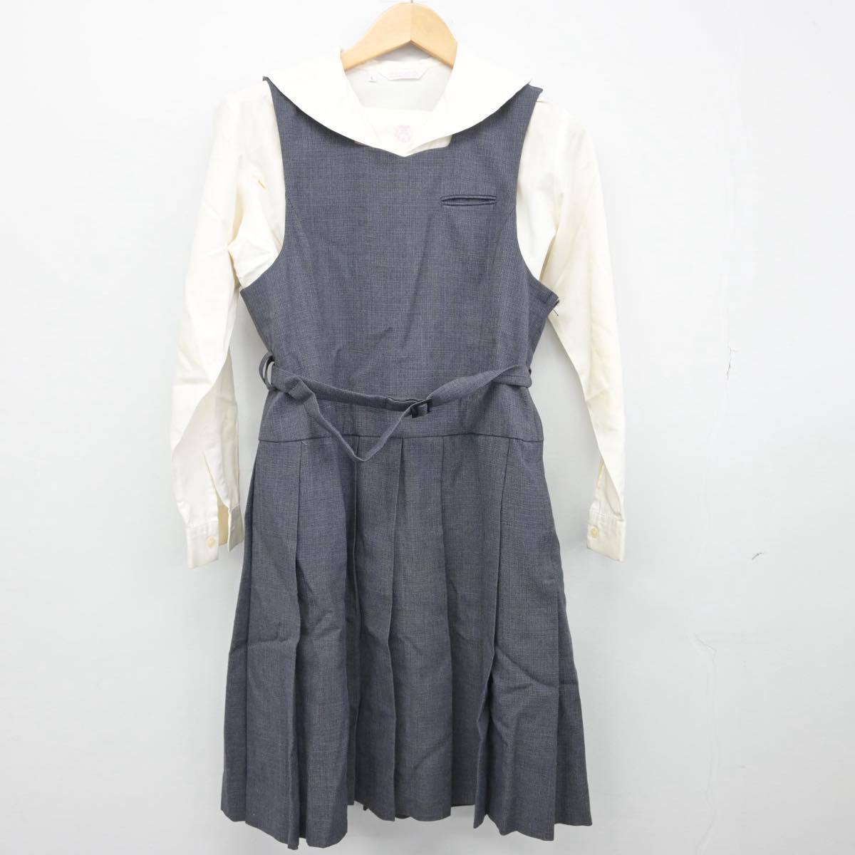 【中古】大阪府 宣真高等学校 女子制服 2点（シャツ・ジャンパースカート）sf030364