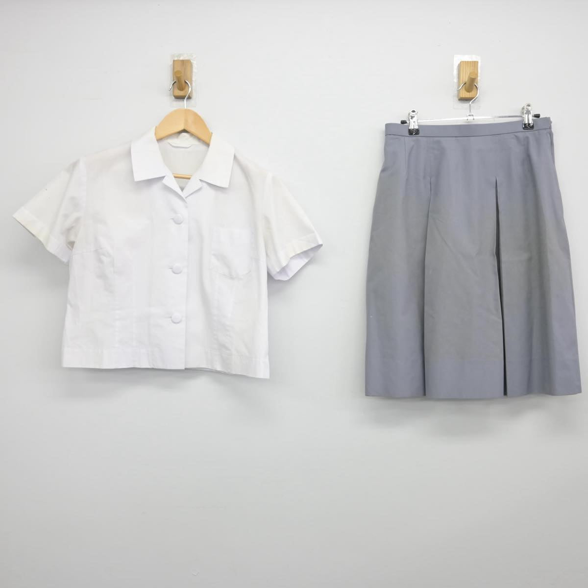 【中古】宮崎県 宮崎大宮高等学校 女子制服 2点（シャツ・スカート）sf030372