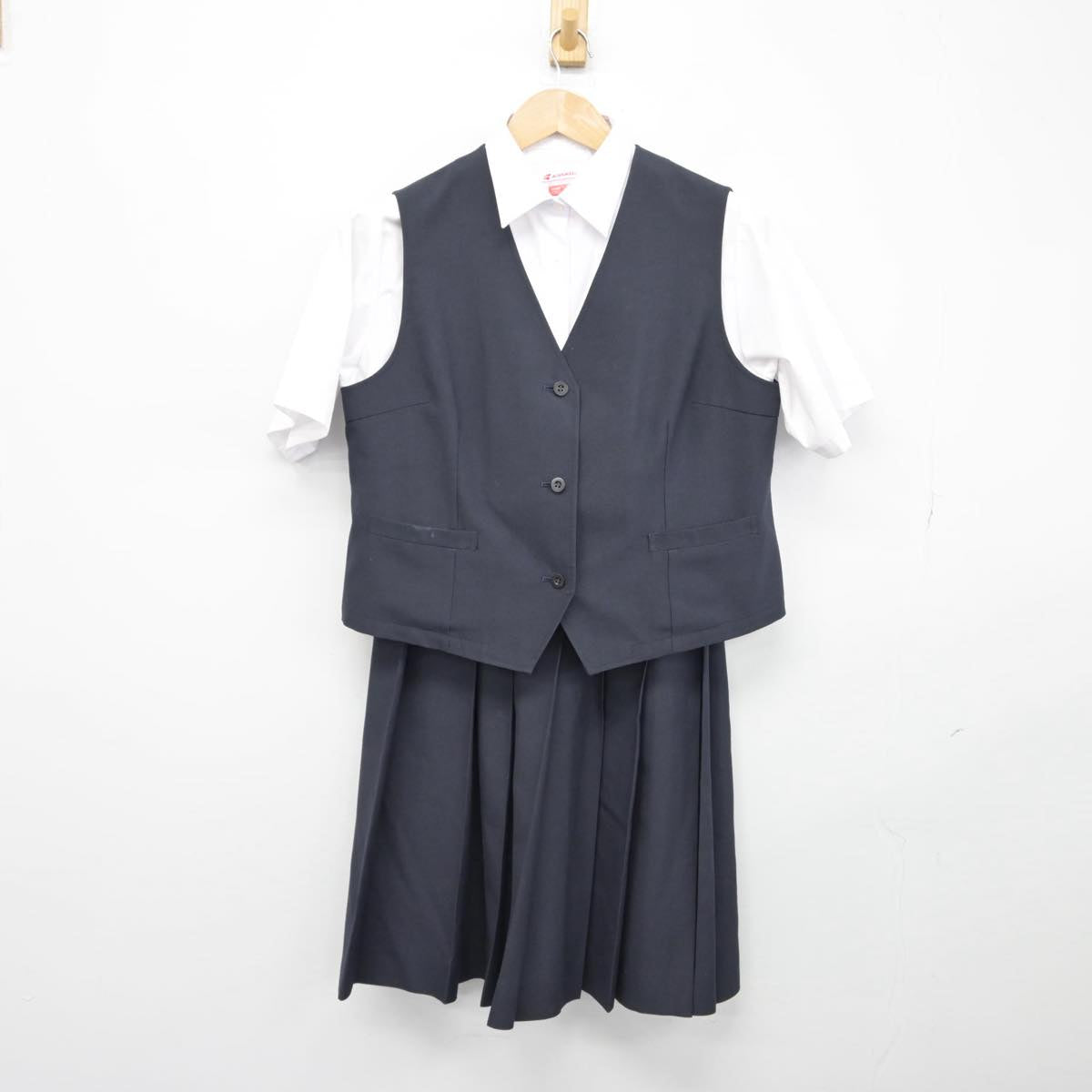 【中古】新潟県 津南中等教育学校 女子制服 3点（ベスト・シャツ・スカート）sf030383