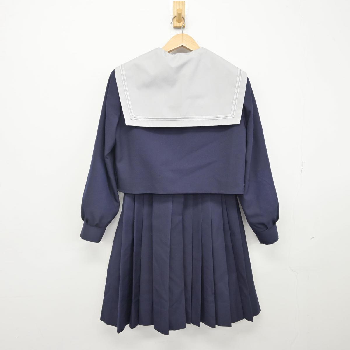 【中古】大阪府 四天王寺中学校 女子制服 3点（セーラー服・スカート）sf030408