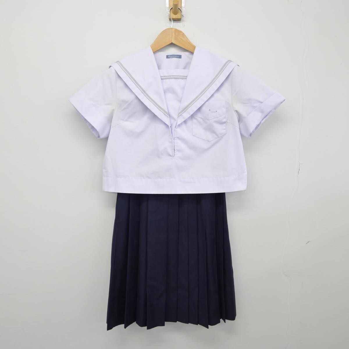 【中古】大阪府 四天王寺中学校 女子制服 2点（セーラー服・スカート）sf030409