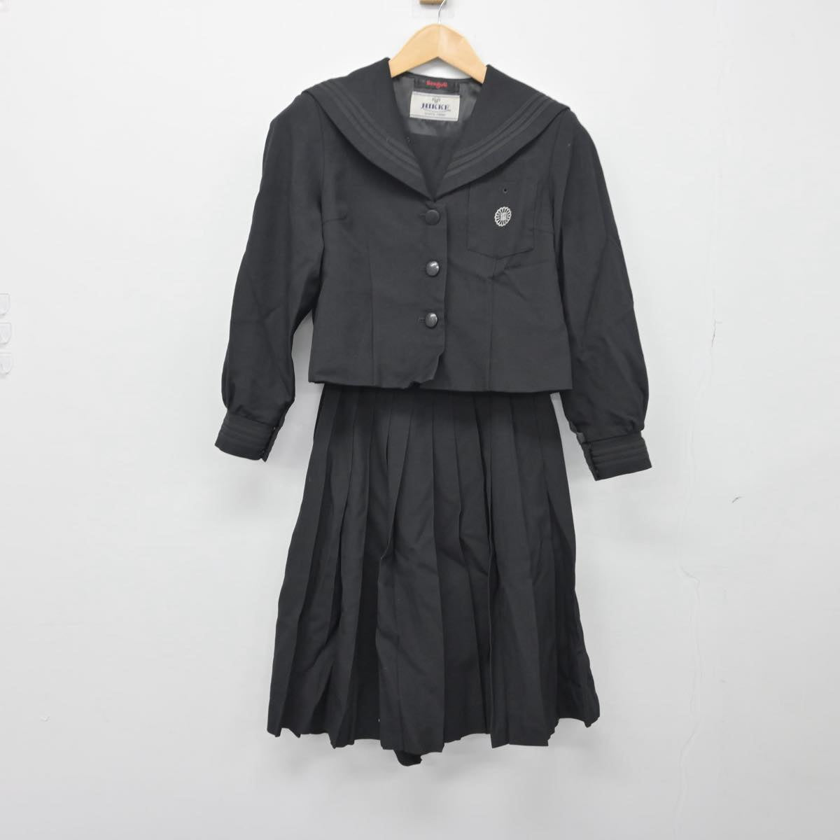 【中古】千葉県 志学館高等部 女子制服 2点（セーラー服・スカート）sf030426