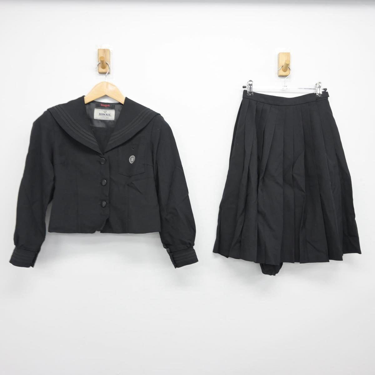 【中古】千葉県 志学館高等部 女子制服 2点（セーラー服・スカート）sf030426