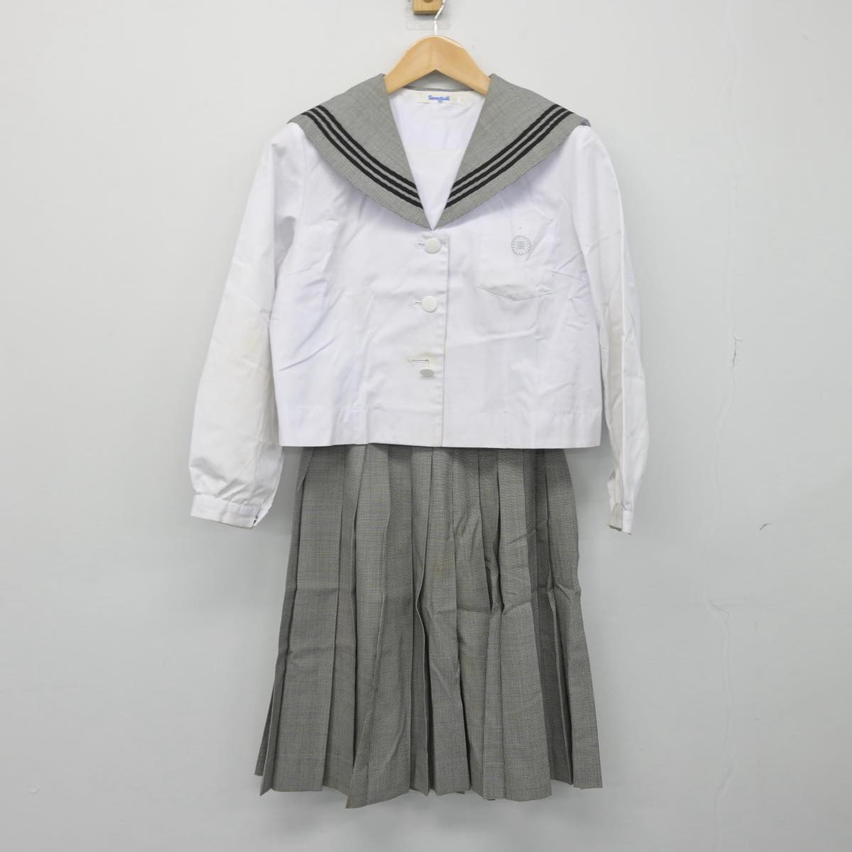 【中古】千葉県 志学館高等部 女子制服 3点（セーラー服・セーラー服・スカート）sf030427