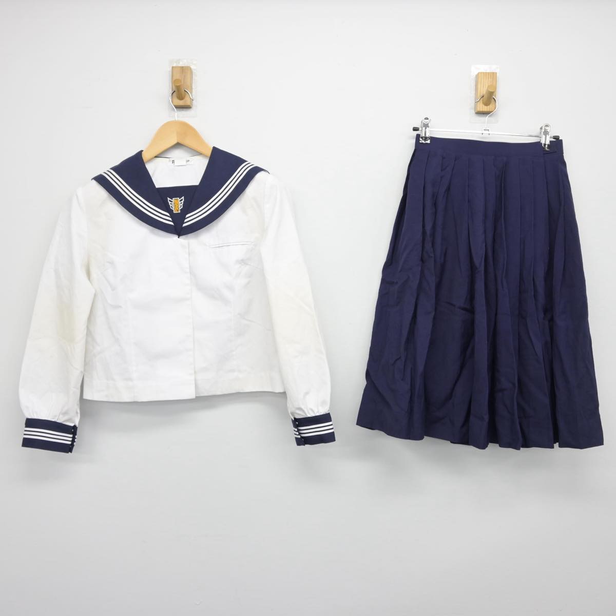 【中古】千葉県 畑沢中学校 女子制服 2点（セーラー服・スカート）sf030430