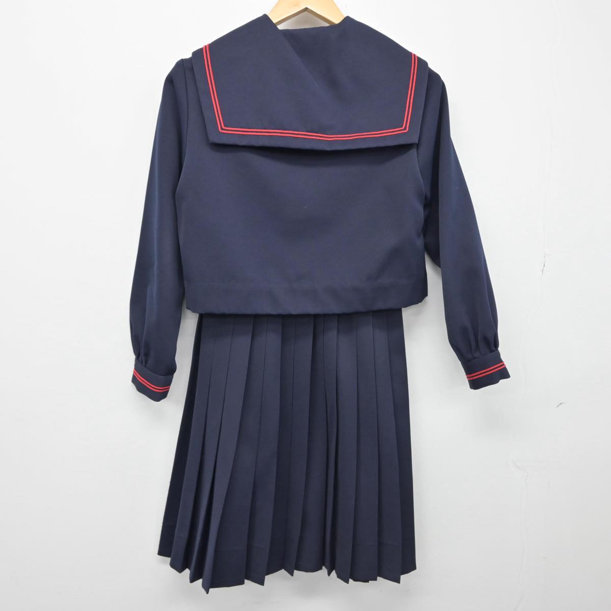 【中古】沖縄県 金城中学校 女子制服 2点（セーラー服・スカート）sf030470