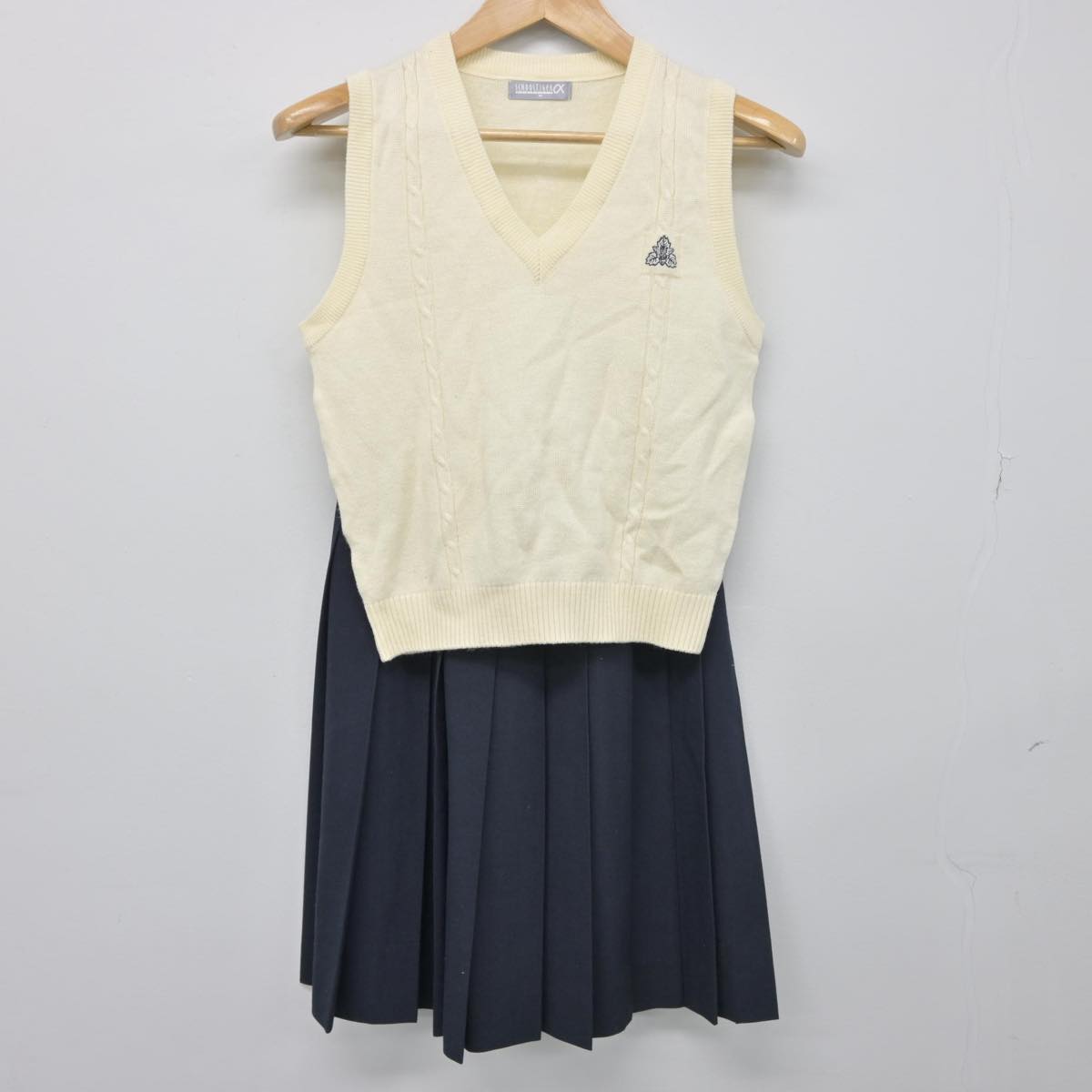 【中古】福岡県 久留米大学附設高等学校 女子制服 2点（ニットベスト・スカート）sf030497