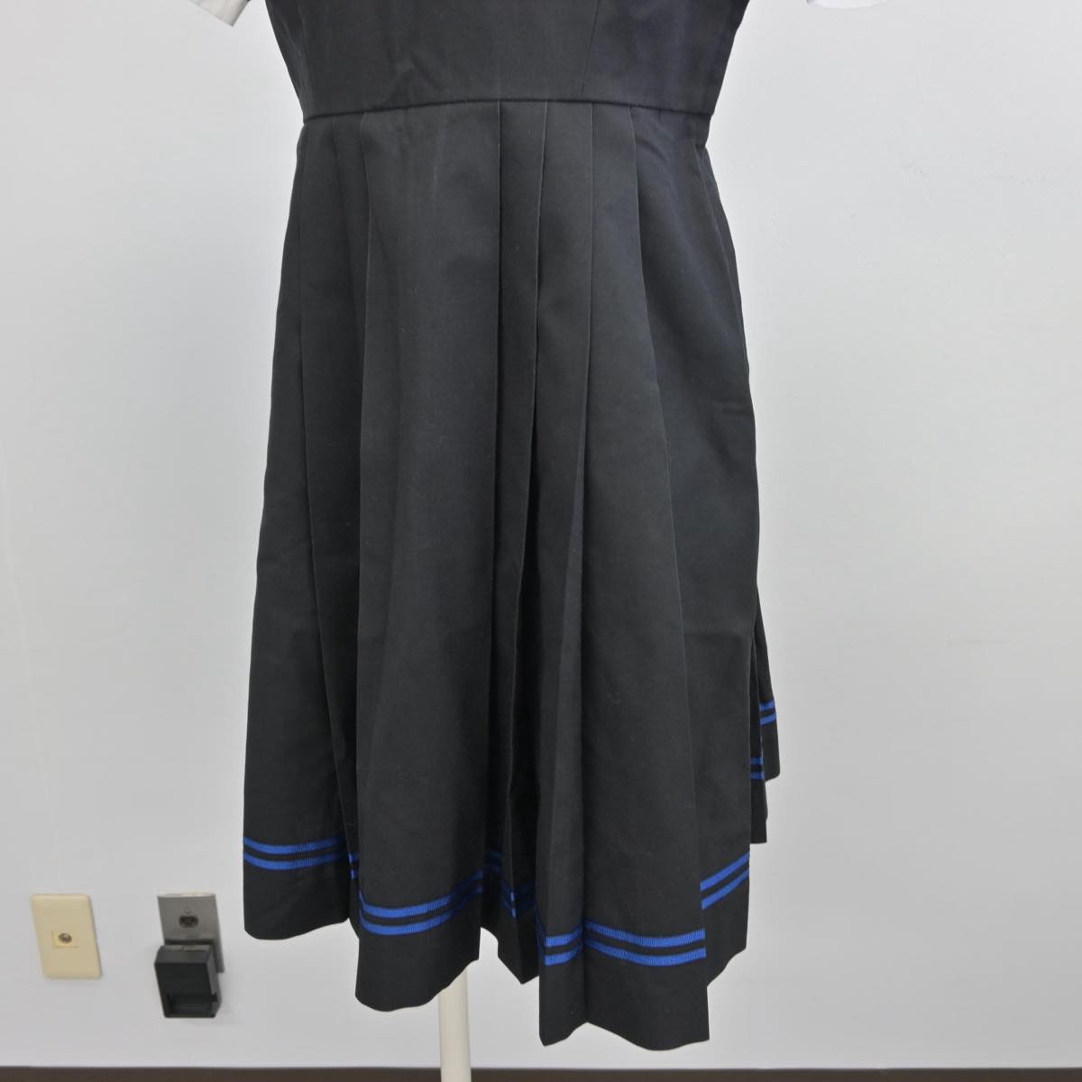 【中古】東京都 瀧野川女子学園高等学校 女子制服 2点（シャツ・ジャンパースカート）sf030506