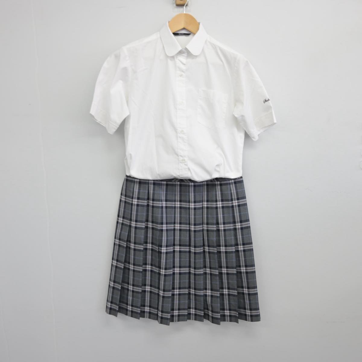 【中古】埼玉県 昌平高等学校 女子制服 3点（シャツ・ニットベスト・スカート）sf030529