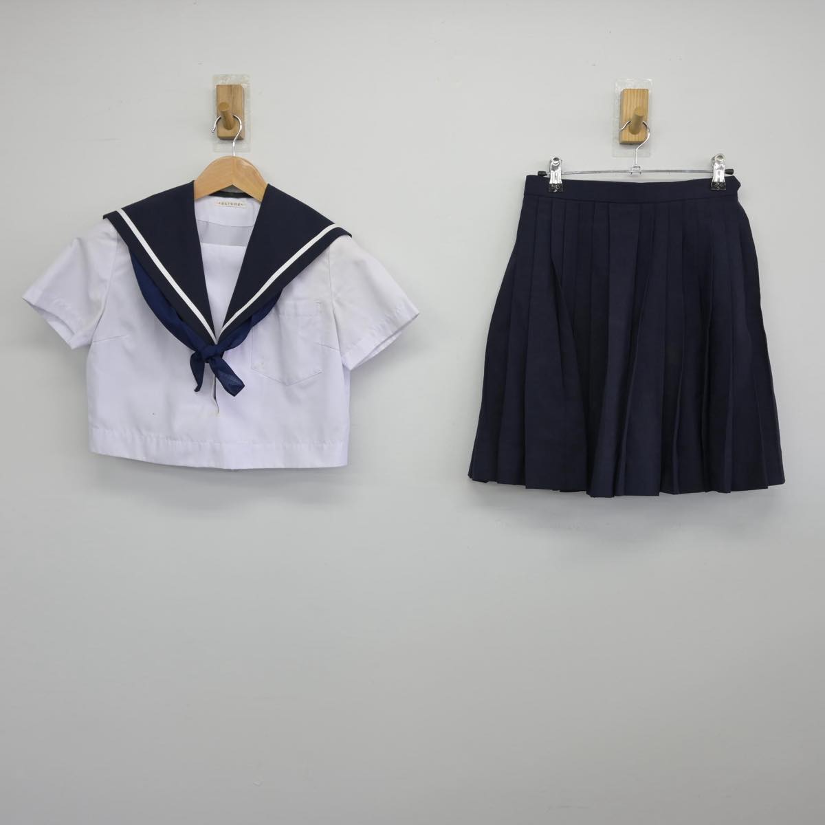 【中古】愛知県 金城学院高等学校 女子制服 2点（セーラー服・スカート）sf030537