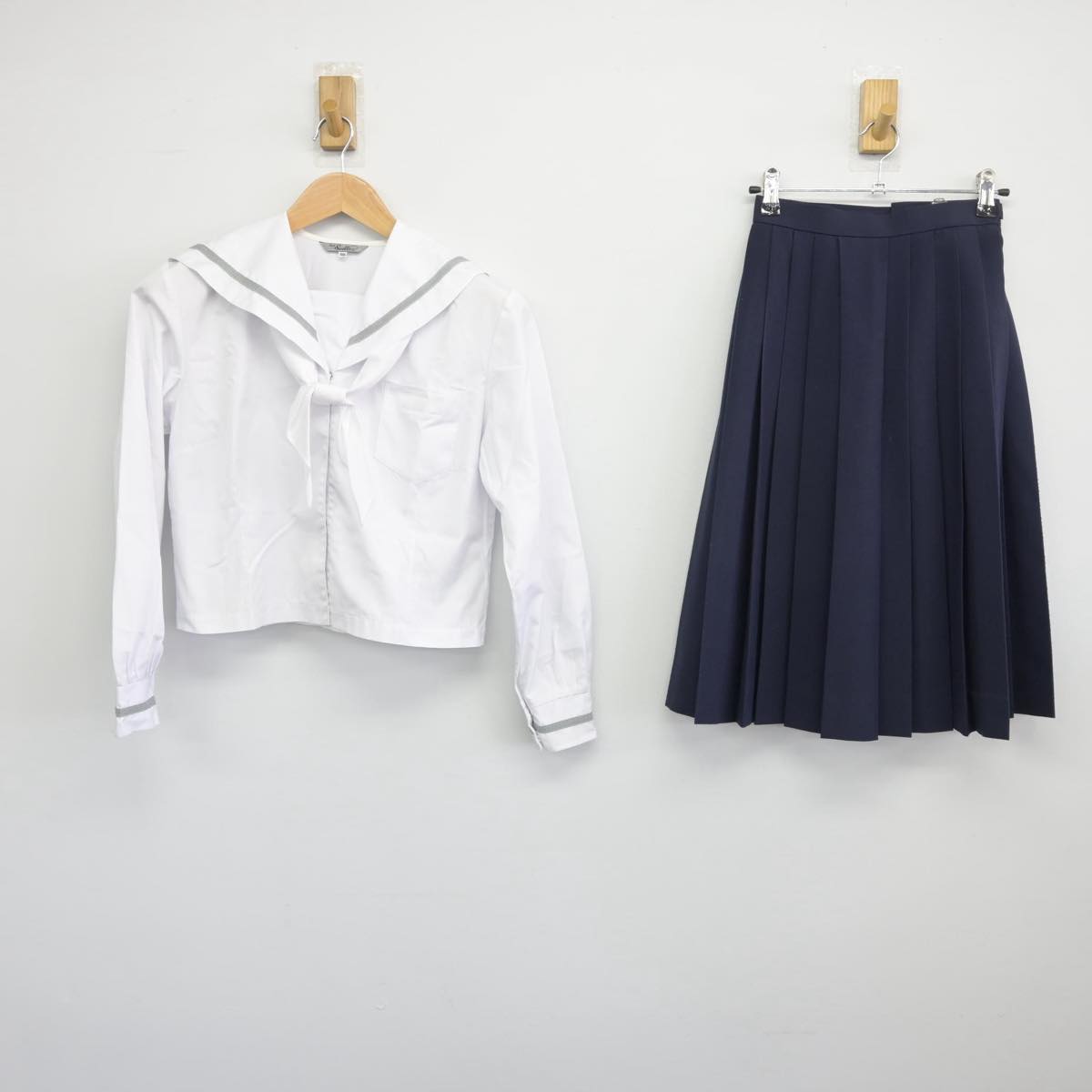 【中古】福井県 福井市明倫中学校 女子制服 3点（セーラー服・スカート）sf030557