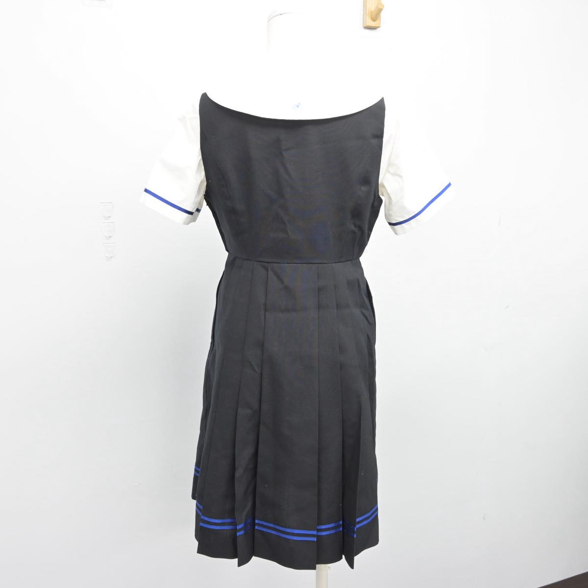 【中古】東京都 瀧野川女子学園中学高等学校 女子制服 2点（シャツ・ジャンパースカート）sf030587