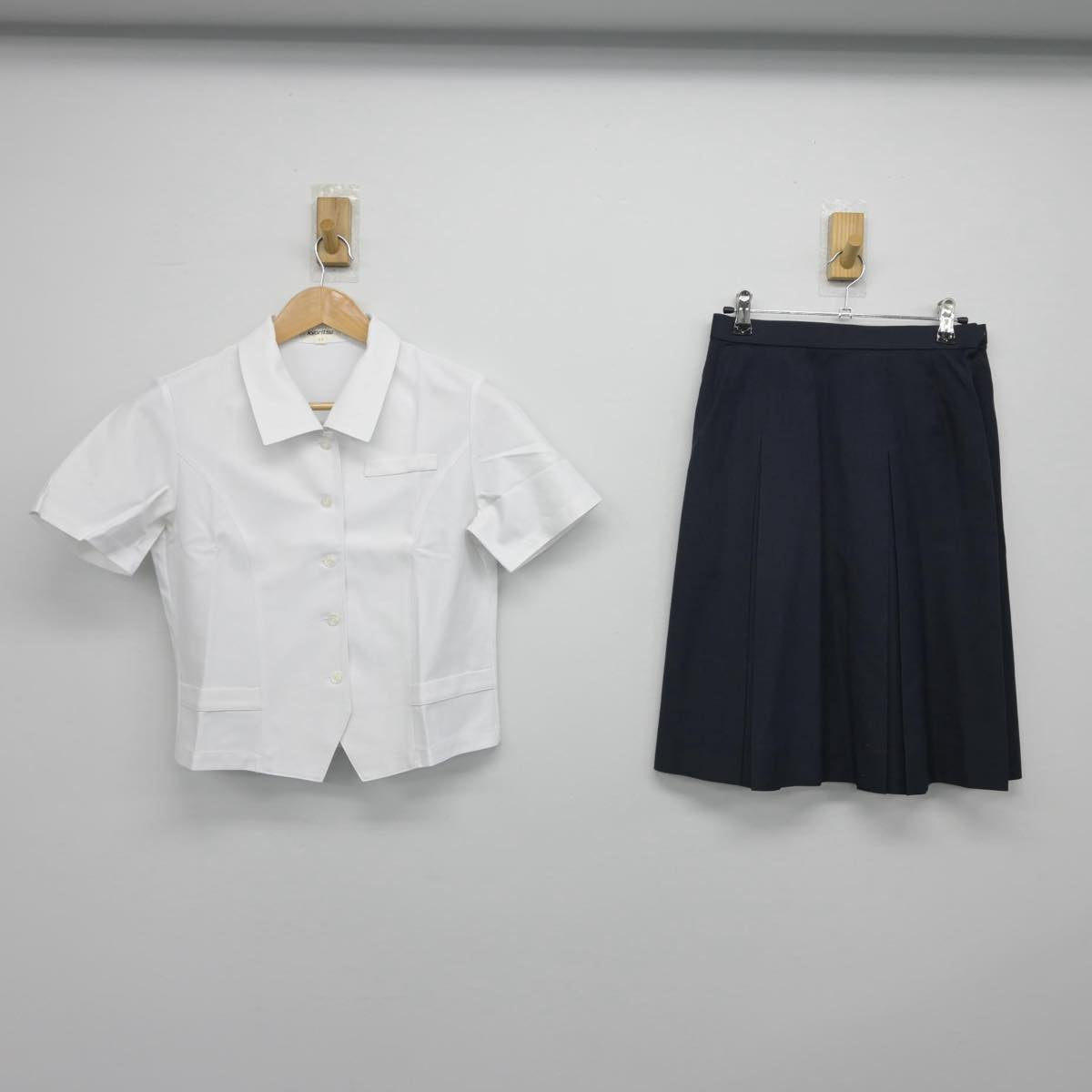 【中古】東京都 共立女子中学高等学校 女子制服 2点（シャツ・スカート）sf030590