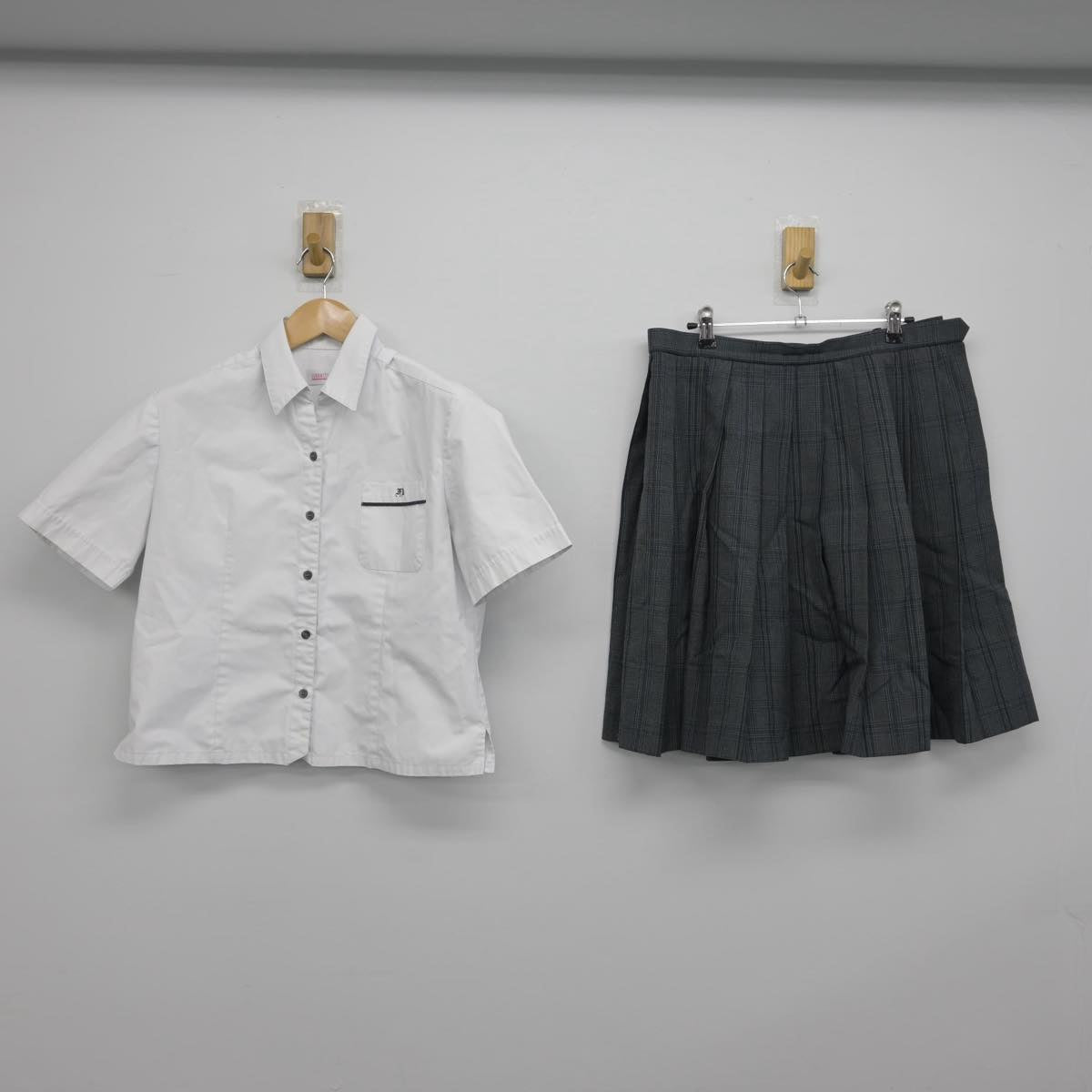 【中古】富山県 小杉高等学校 女子制服 2点（シャツ・スカート）sf030596