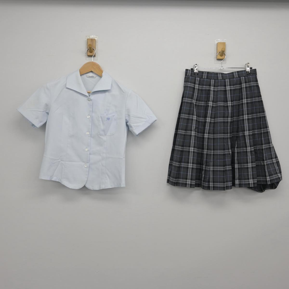 【中古】東京都 藤村女子高等学校 女子制服 2点（シャツ・スカート）sf030625