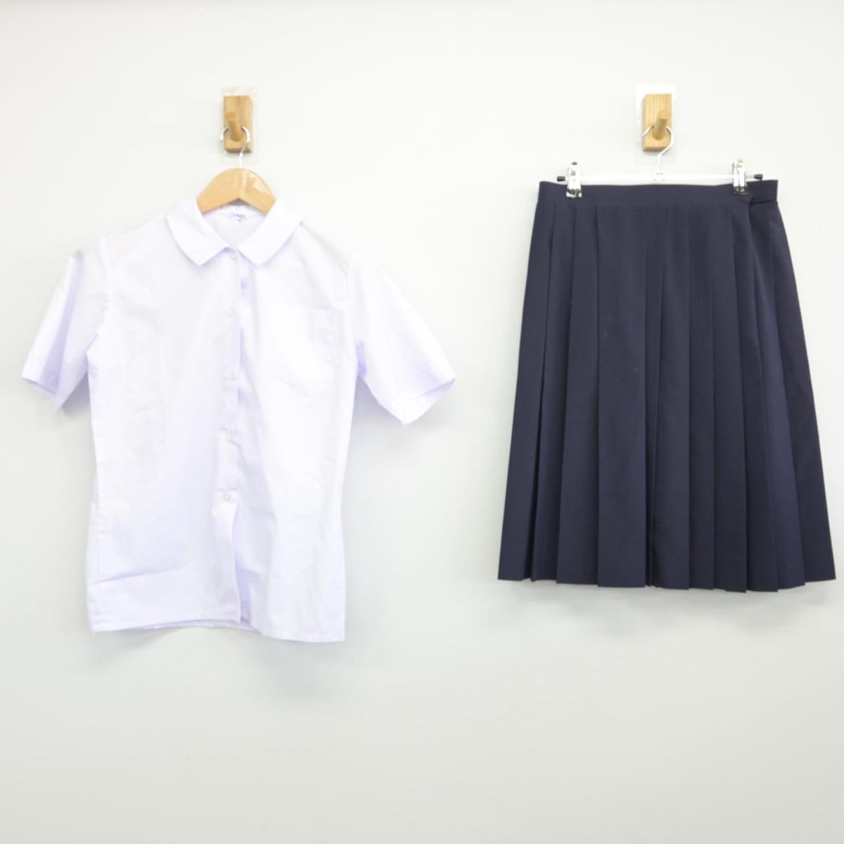 【中古】茨城県 おくの義務教育学校 女子制服 2点（シャツ・スカート）sf030687