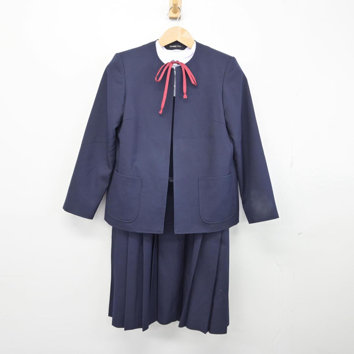 【中古】埼玉県 谷塚中学校 女子制服 4点（ブレザー・シャツ・ジャンパースカート）sf030705