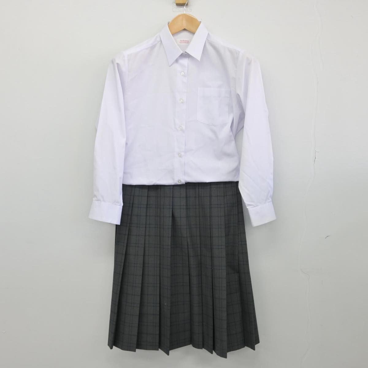 【中古】東京都 昭島市立拝島中学校 女子制服 3点（シャツ・シャツ・スカート）sf030759