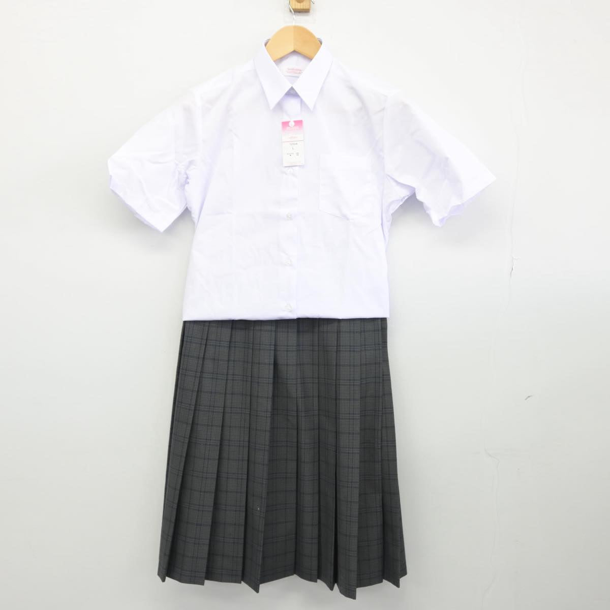 【中古】東京都 昭島市立拝島中学校 女子制服 3点（シャツ・シャツ・スカート）sf030759