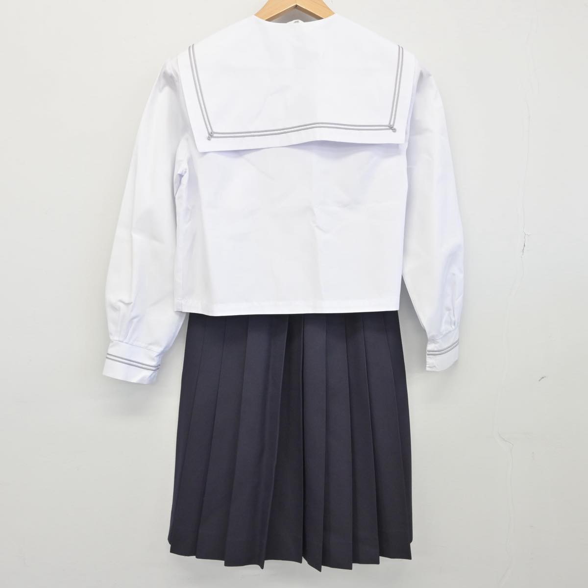 【中古】福井県 至民中学校 女子制服 2点（セーラー服・スカート）sf030790