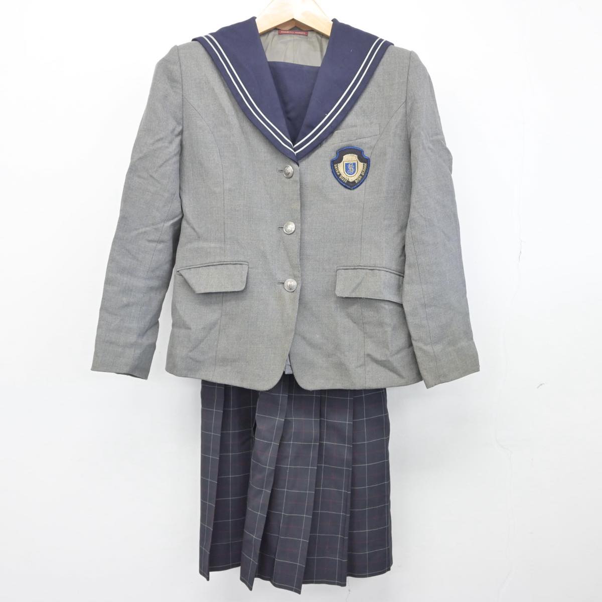 【中古】福岡県 精華女子高等学校 女子制服 2点（セーラー服・ジャンパースカート）sf030793