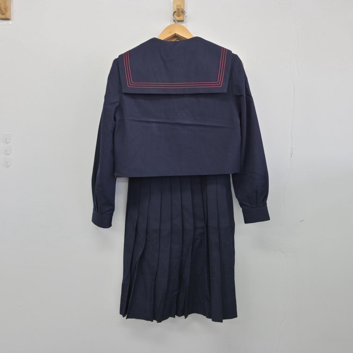 【中古】福岡県 牟田山中学校 女子制服 3点（セーラー服・ジャンパースカート）sf030814