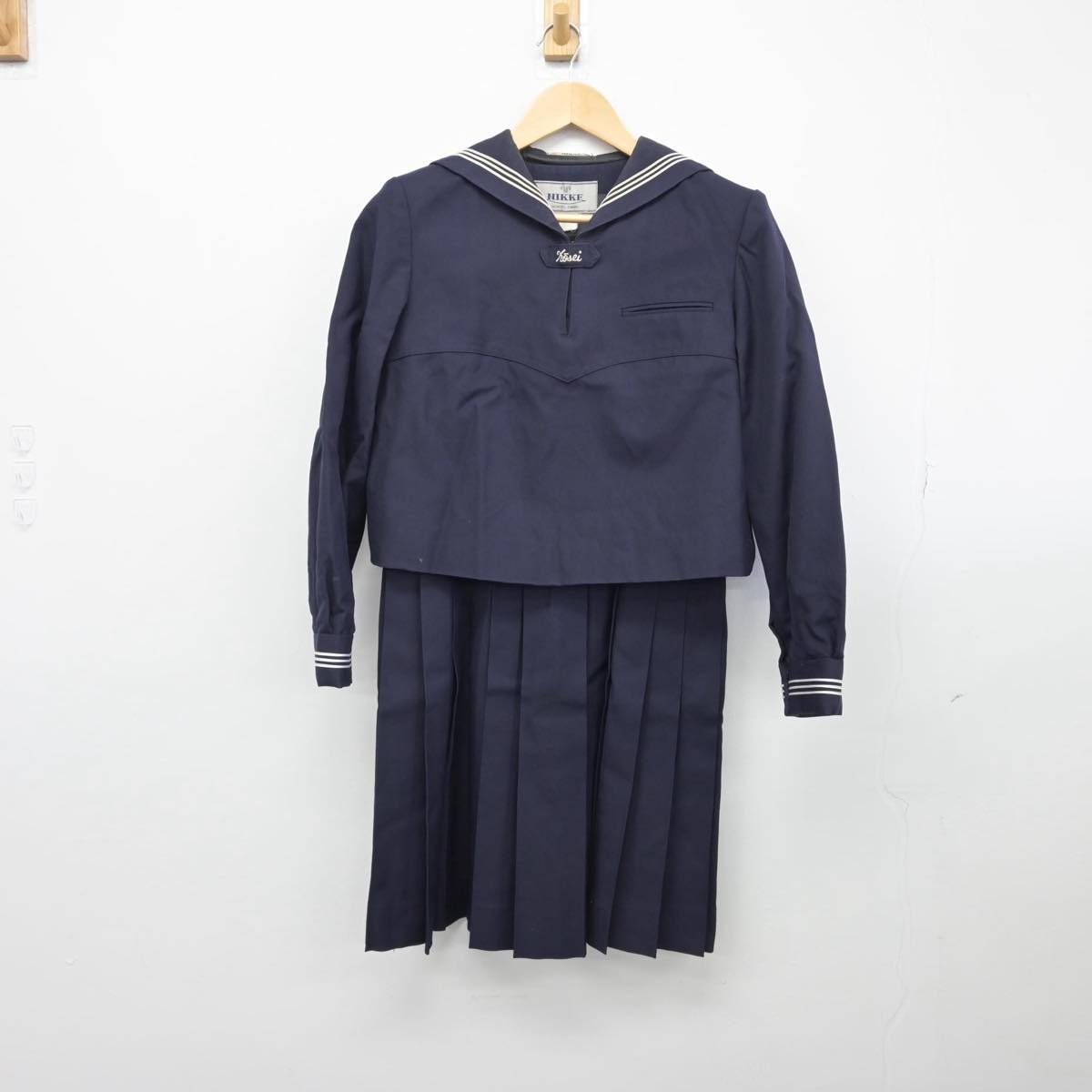 【中古】東京都 佼成学園女子中学校 女子制服 2点（セーラー服・ジャンパースカート）sf030867