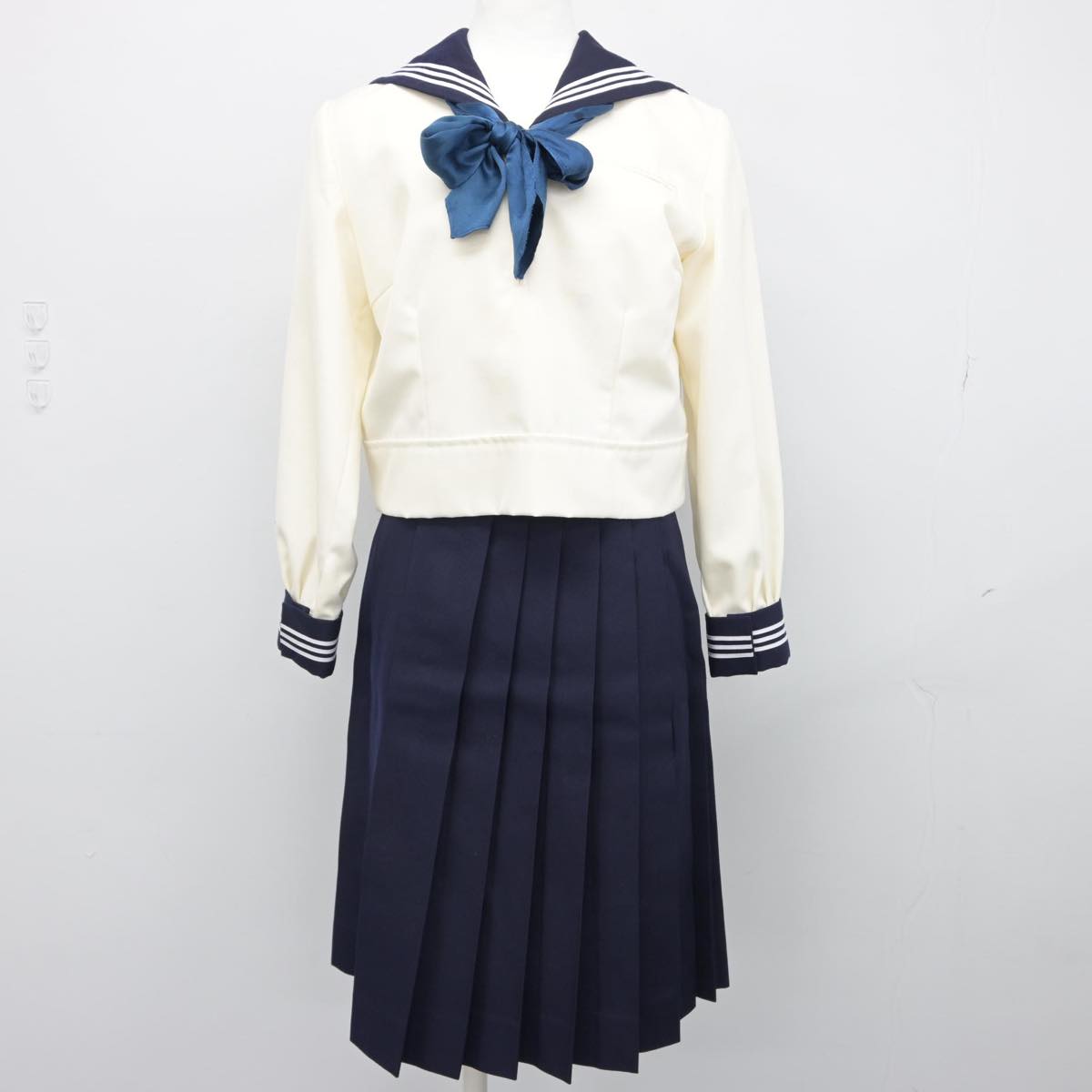 【中古】東京都 東京女学館中学校 女子制服 4点（セーラー服・ニット・スカート）sf030881