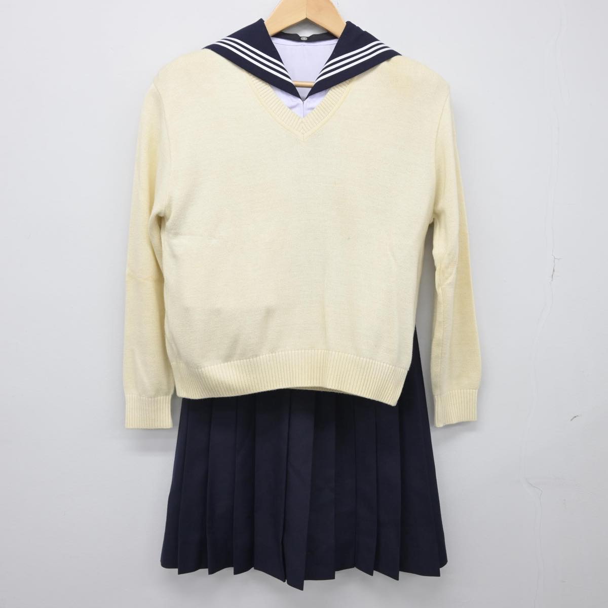 【中古】東京都 東京女学館中学校 女子制服 3点（セーラー服・ニット・スカート）sf030883