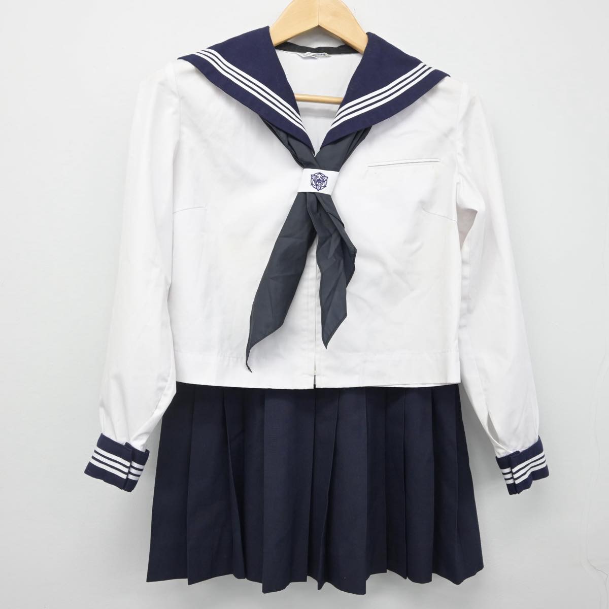 【中古】 学校名不明 女子制服 3点（セーラー服・スカート）sf030889