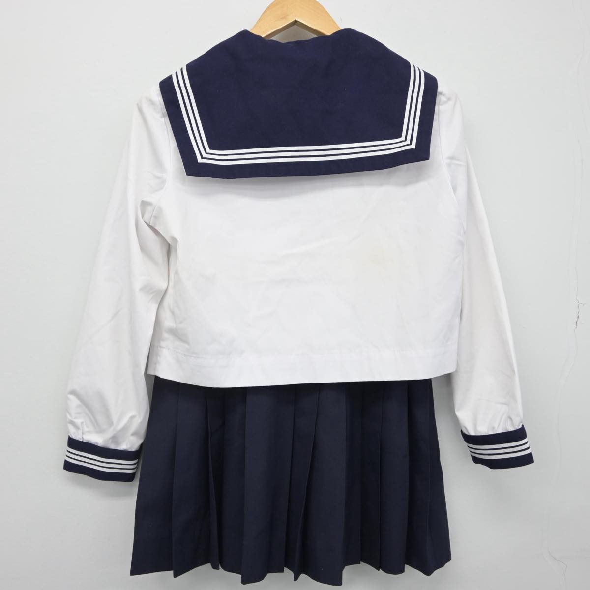 【中古】 学校名不明 女子制服 3点（セーラー服・スカート）sf030889