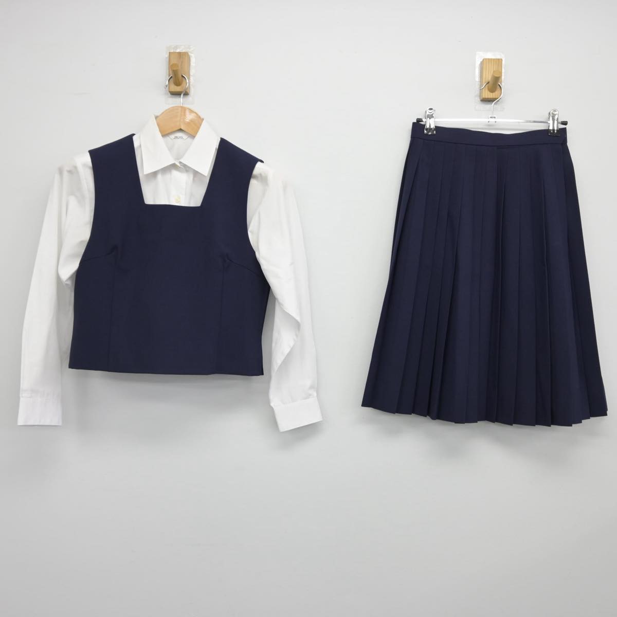 【中古】香川県 高松高等学校 女子制服 3点（シャツ・ベスト・スカート）sf030911