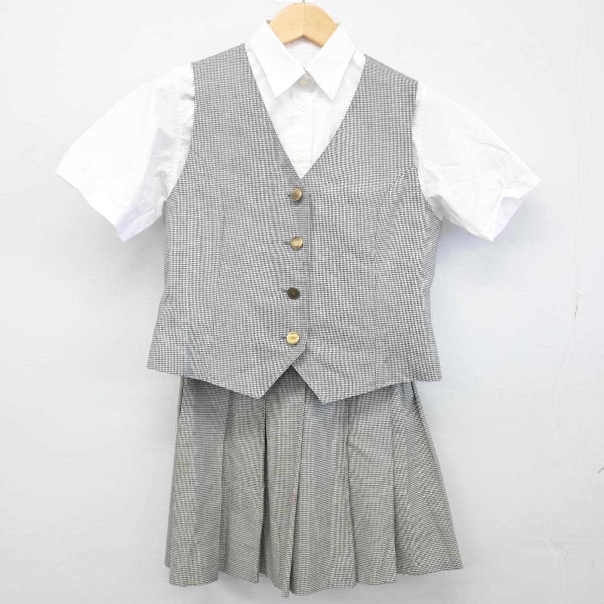 【中古】岡山県 岡山城東高等学校 女子制服 4点（ベスト・シャツ・スカート）sf030921