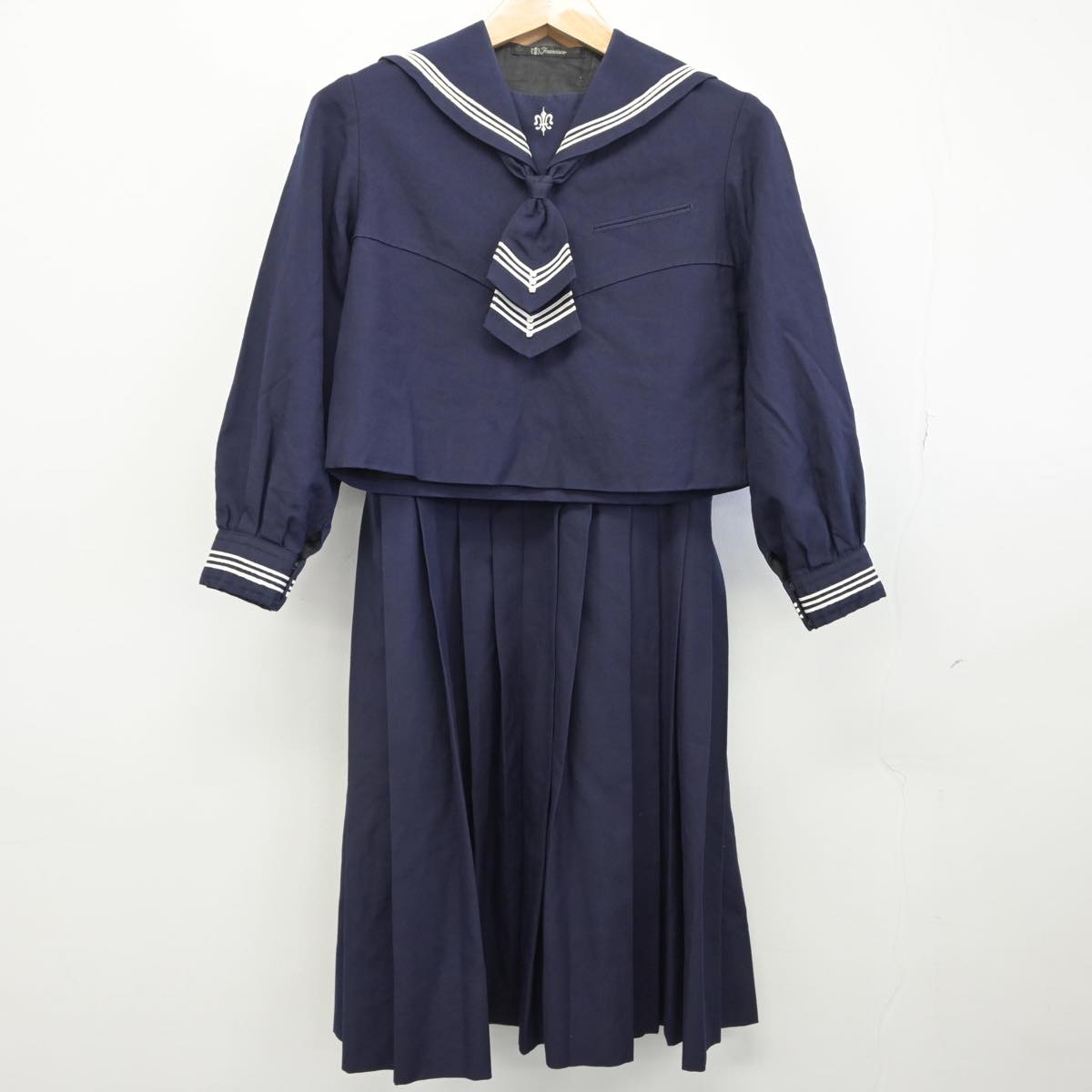 【中古】神奈川県 湘南白百合学園高等学校 女子制服 3点（セーラー服・スカート）sf030939